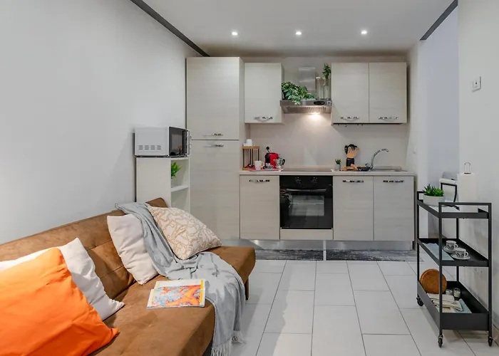 Quadriloft By Happyhostorino Daire *