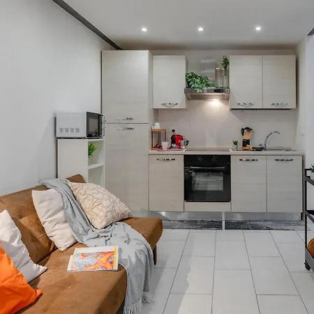 Quadriloft By Happyhostorino Apartament *